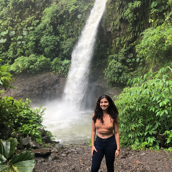 Meet your Posher, Laura - Picture 1 of 1